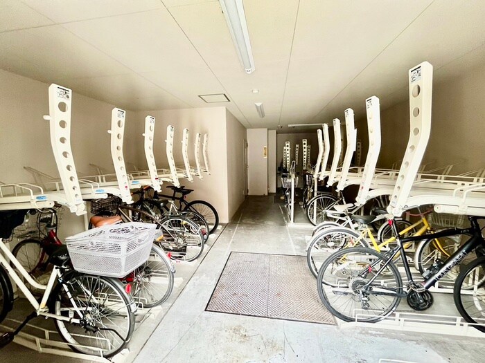 物件外観写真4　(駐輪場)