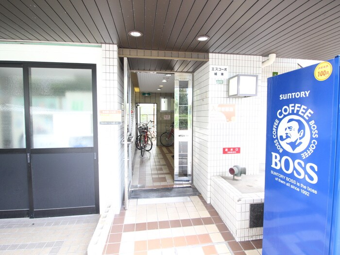 物件外観写真6　(エントランス部分)