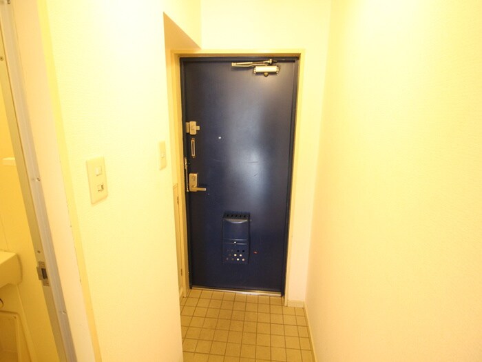 物件内観写真16　(玄関)