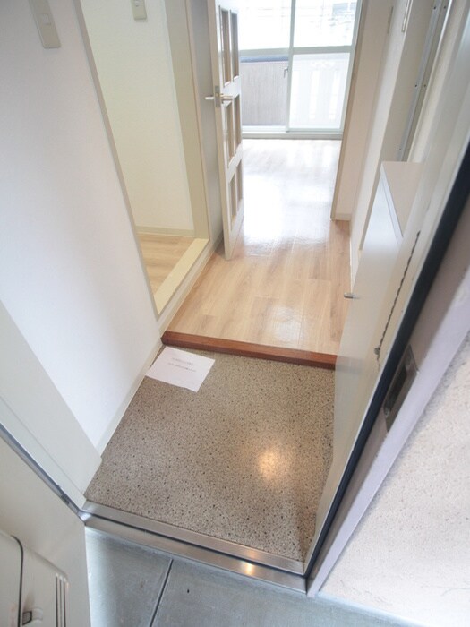 物件内観写真7　(玄関)