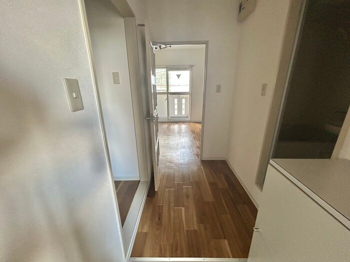 物件内観写真9　(廊下)