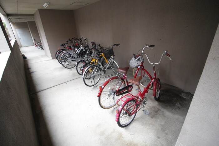 物件外観写真4　(駐輪場)