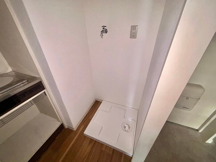 物件内観写真18　(洗濯機置場)