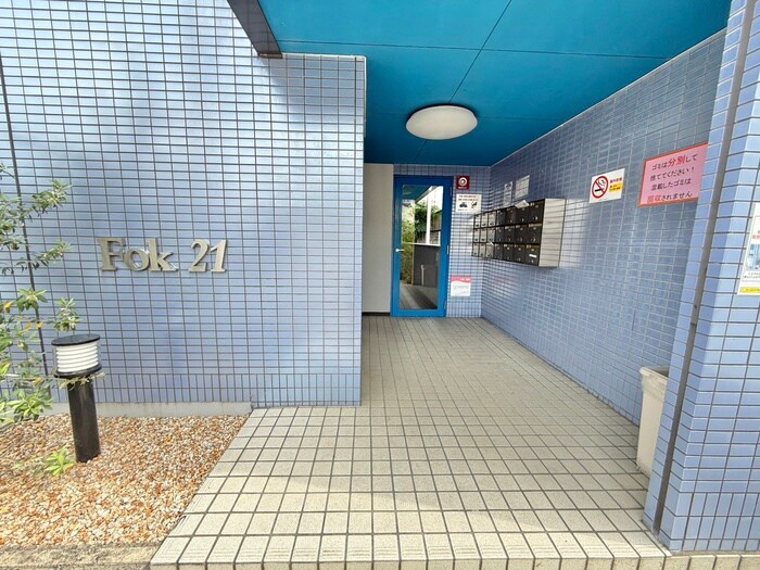 物件外観写真3　(エントランス部分)