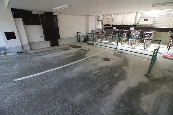 物件外観写真4　(駐車場)