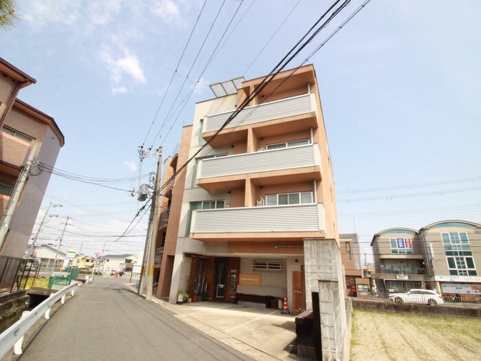 物件外観写真4　(駐車場)