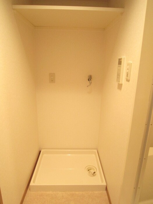 物件内観写真10　(洗濯機置場)