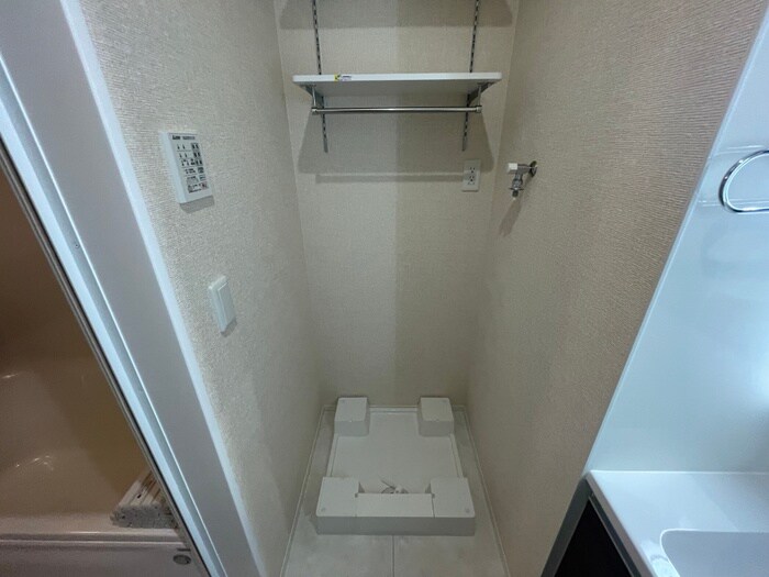 物件内観写真16　(洗濯機置場)