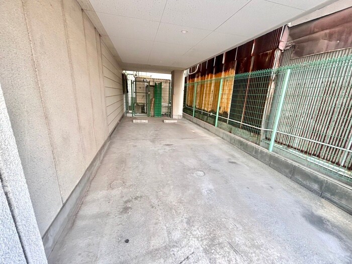 物件外観写真6　(駐車場)