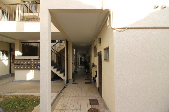 物件外観写真2　(エントランス部分)