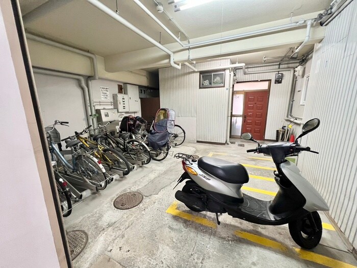 物件外観写真4　(駐輪場)