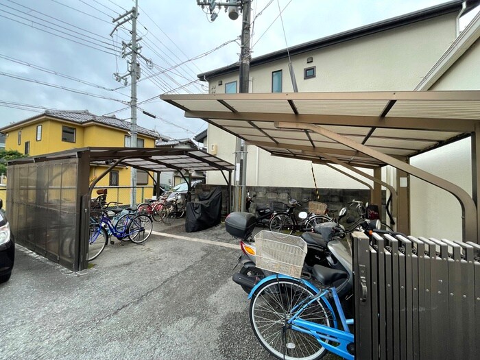 物件外観写真4　(駐輪場)