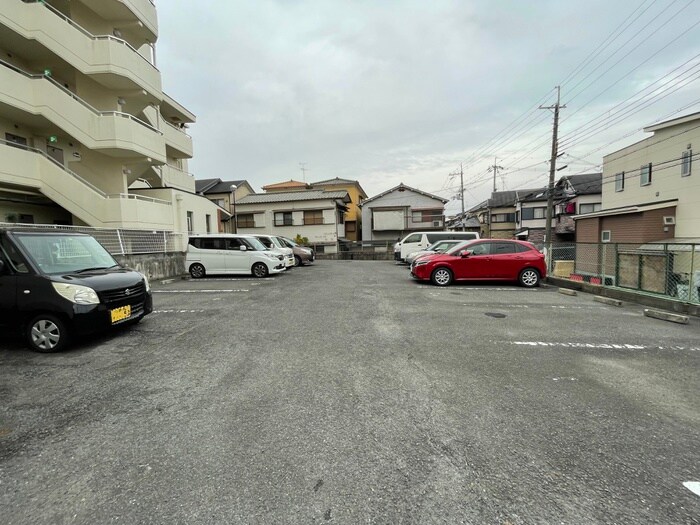 物件外観写真6　(駐車場)