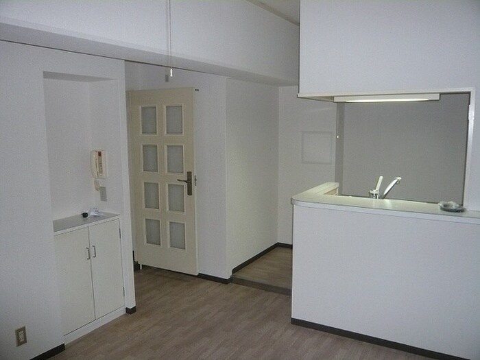 物件内観写真7　(室内からの展望)