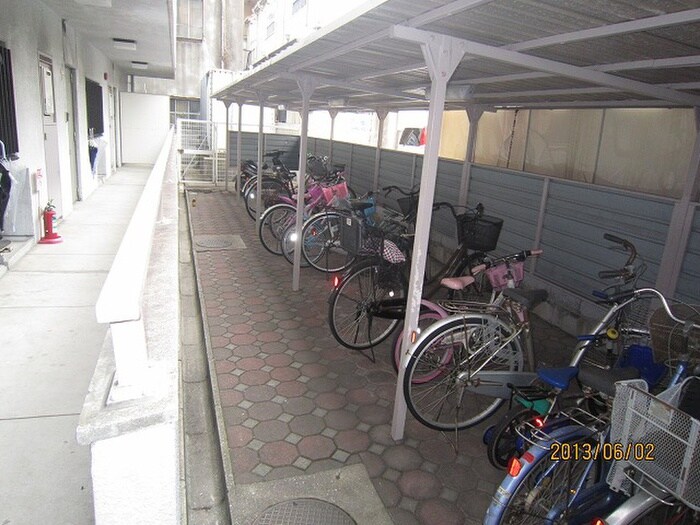 物件外観写真4　(駐輪場)