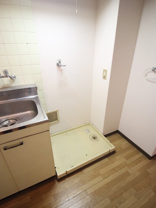 物件内観写真8　(洗濯機置場)