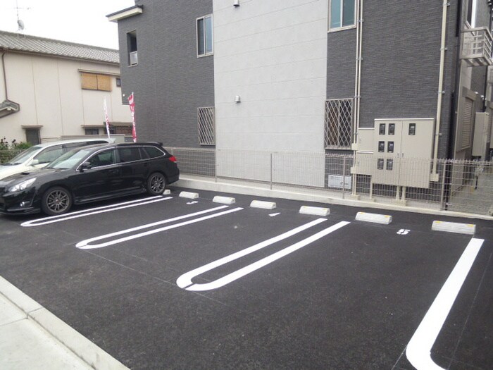 物件外観写真3　(駐車場)
