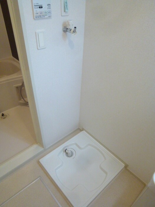 物件内観写真16　(洗濯機置場)