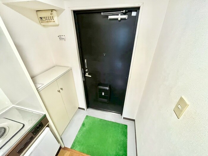 物件内観写真4　(玄関)