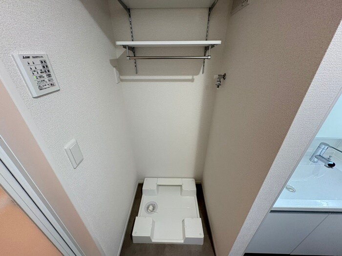 物件内観写真12　(洗濯機置場)