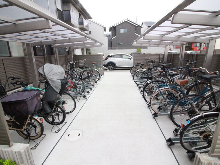 物件外観写真3　(駐輪場)