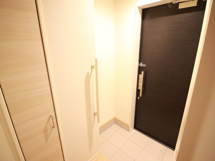 物件内観写真14　(玄関)