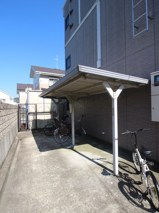 物件外観写真3　(駐輪場)