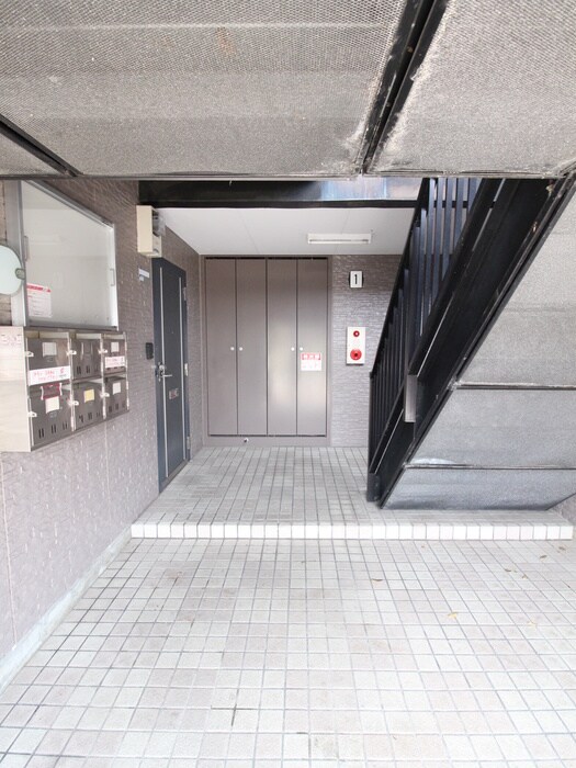 物件外観写真4　(エントランス部分)