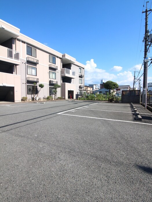 物件外観写真5　(駐車場)