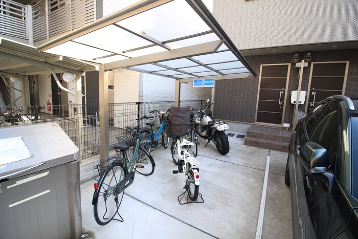 物件外観写真4　(駐輪場)