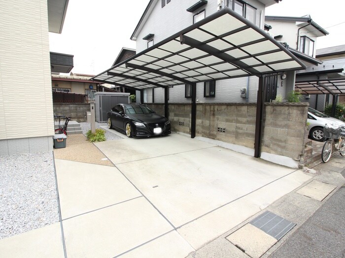 物件外観写真3　(駐車場)