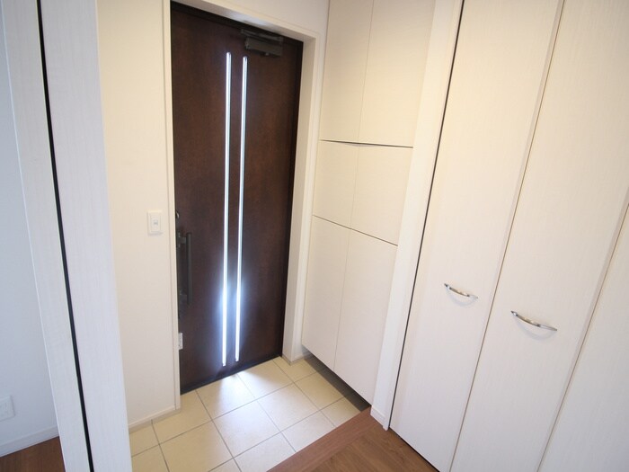 物件内観写真15　(玄関)