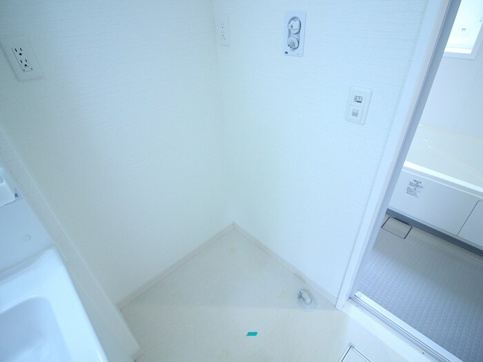 物件内観写真18　(洗濯機置場)