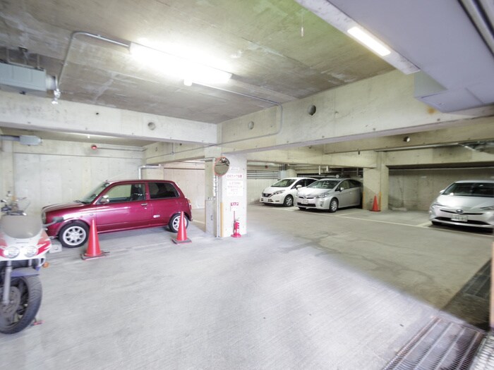 物件外観写真5　(駐車場)