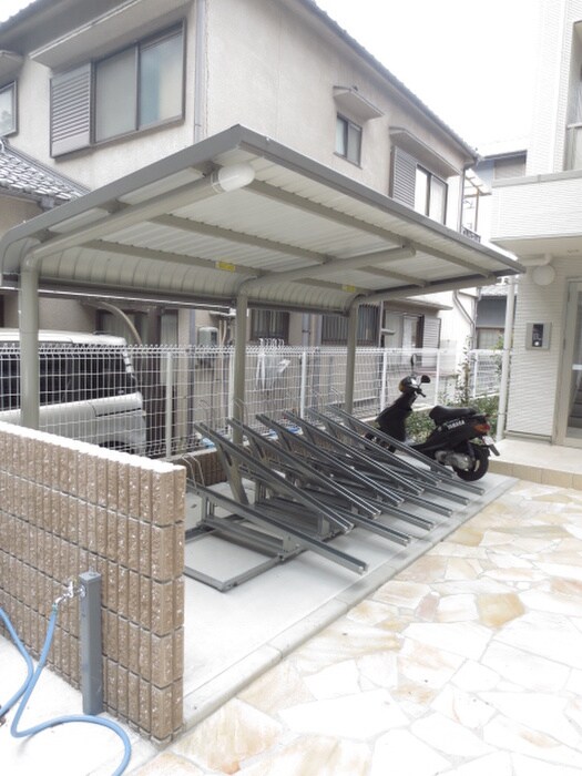 物件外観写真3　(駐輪場)