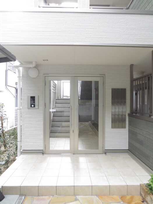 物件外観写真4　(エントランス部分)