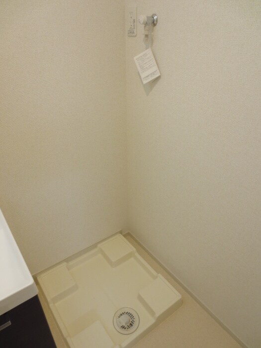 物件内観写真10　(洗濯機置場)