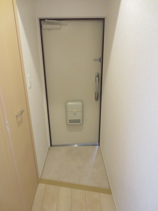 物件内観写真12　(玄関)
