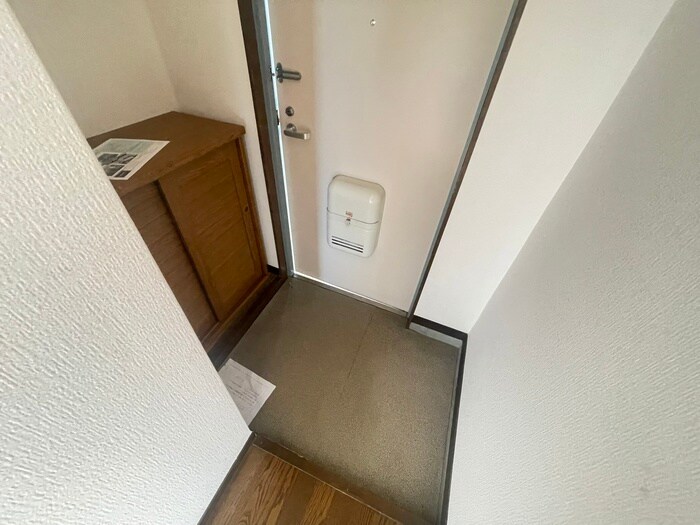 物件内観写真16　(玄関)