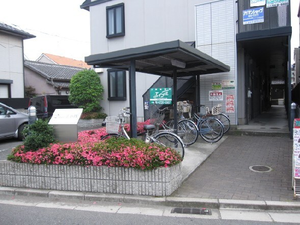 物件外観写真2　(エントランス部分)