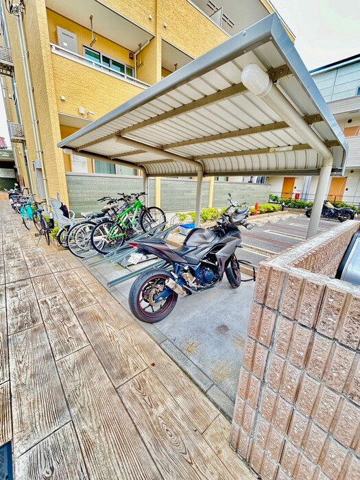 物件外観写真4　(駐輪場)