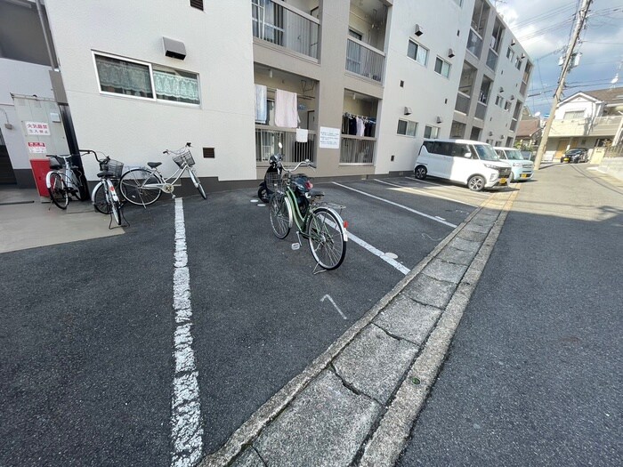 物件外観写真5　(駐車場)