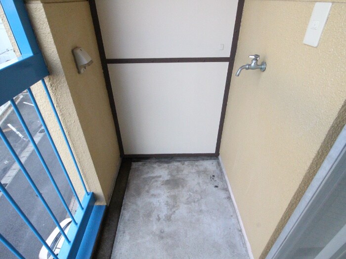 物件内観写真15　(洗濯機置場)