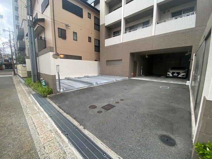 物件外観写真5　(駐車場)