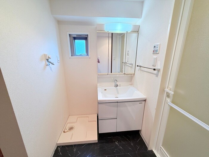 物件内観写真12　(洗濯機置場)