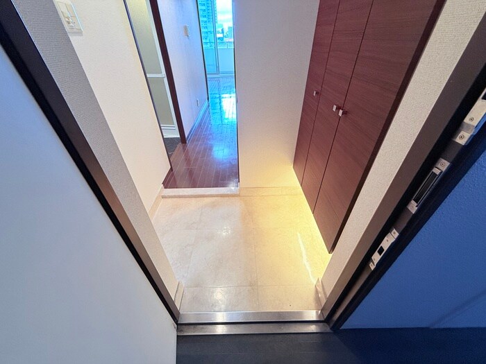 物件内観写真17　(玄関)