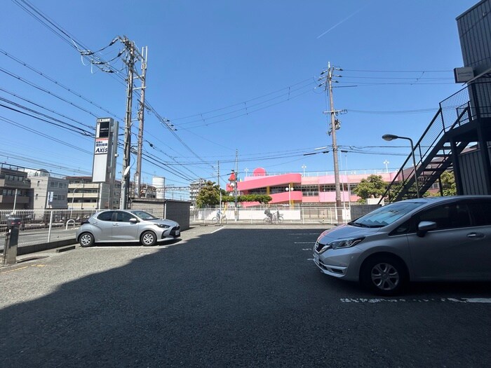 物件外観写真4　(駐車場)