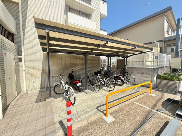 物件外観写真2　(駐輪場)