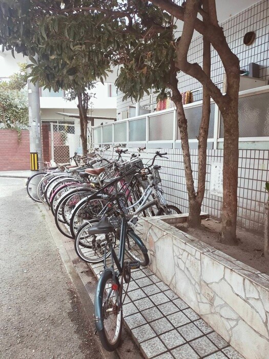 物件外観写真3　(駐輪場)