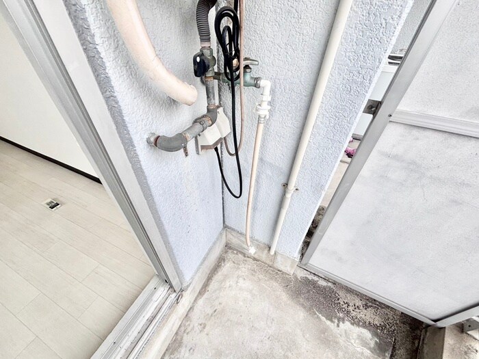 物件内観写真16　(洗濯機置場)